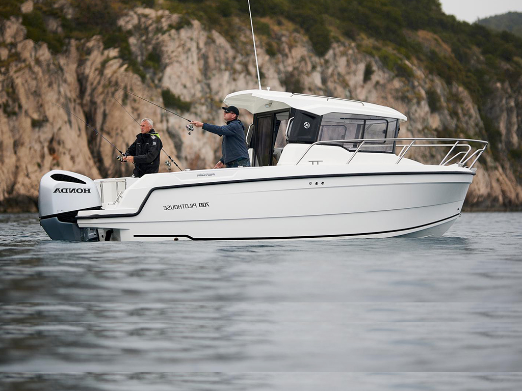 Parker 700 Pilothouse